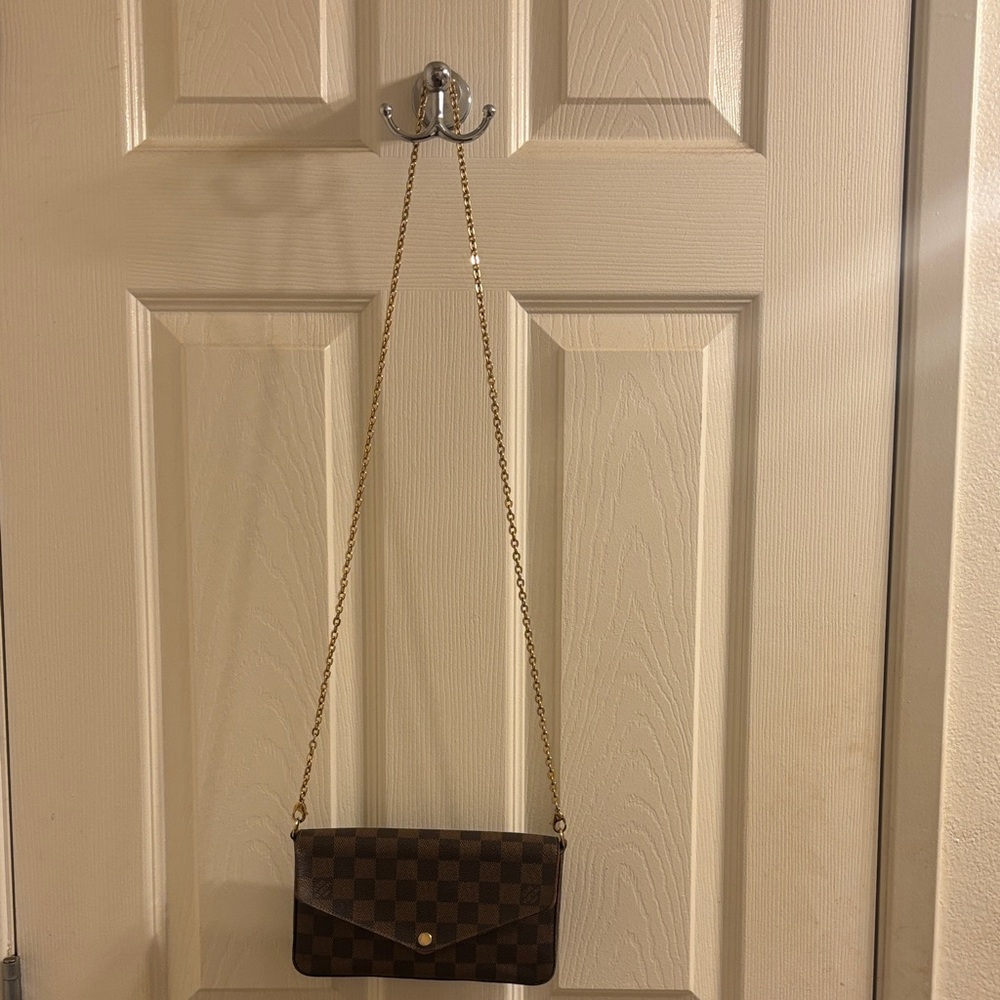 Louis Vuitton Pochette Félicie pouch with gold chain